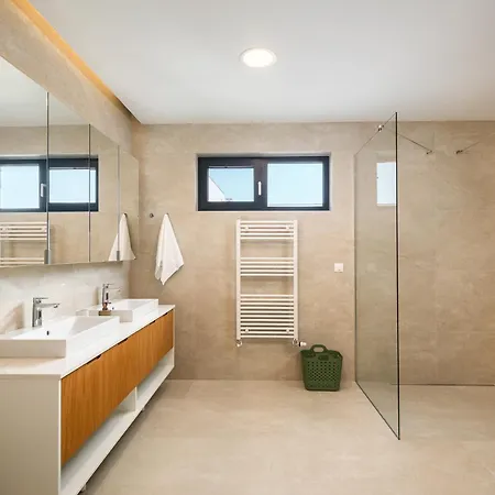 Levita With Pool Villa *