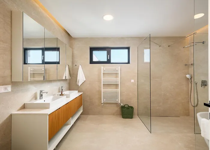 Levita With Pool Villa *