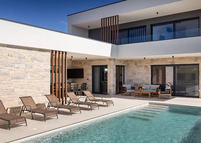 Levita With Pool Вілла *