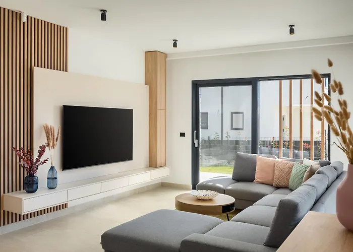 Levita With Pool Вілла *