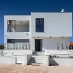 Levita With Pool Βίλα Πόρετς
